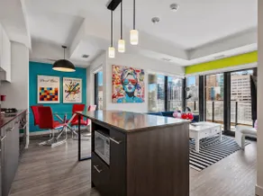 “Le Gallery” •Panoramic City Views• Spacious • DT - Image 4