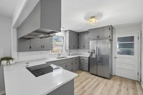 98” Tv! Sleeps 4! Pets Allowed! Great Location! - Image 4