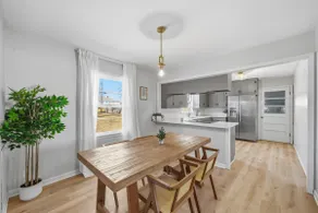 98” Tv! Sleeps 4! Pets Allowed! Great Location! - Image 2