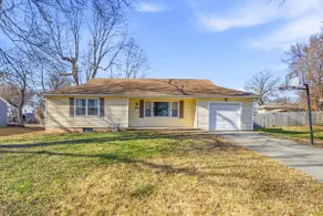 98” Tv! Sleeps 4! Pets Allowed! Great Location! - Image 3
