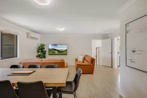 Prime Stay Steps from St Vincents &Grammar! - Image 2