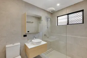Prime Stay Steps from St Vincents &Grammar! - Image 4