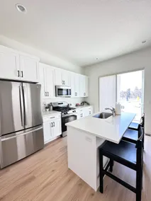 * New * relaxing townhouse in convenient location - Image 2