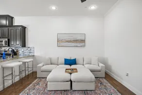 Lake view townhouse in Irving. Modern 4BR, 5 beds - Image 2