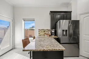 Lake view townhouse in Irving. Modern 4BR, 5 beds - Image 4