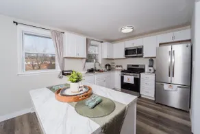 Comfortable Getaway in NJ, WIFI, Kitchen & Parking - Image 4