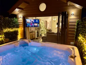 Luxury Country Lodge with Hot Tub & Log Burner - Image 3