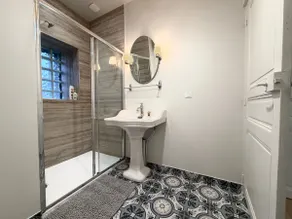 The Château Cottage｜Large Parking｜2 Bedrooms - Image 3