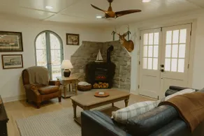 Nashville's Hillside Cottage - Image 4