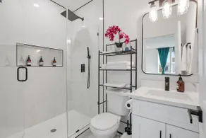DC Luxury 5BR/5.5BA+Free Parking+Metro+ EV Charger - Image 5
