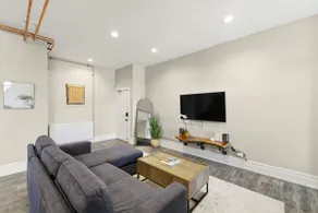 The Oak Suite in Downtown Collingwood - Image 2
