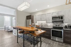 The Oak Suite in Downtown Collingwood - Image 3