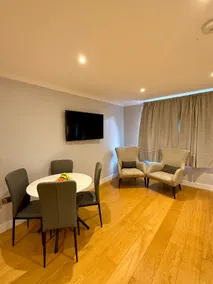 Perfect Getaway in Vibrant Neighbourhood - Image 4