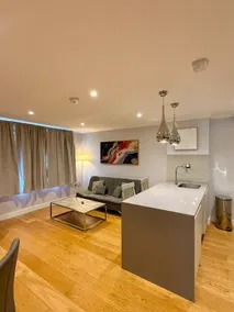 Perfect Getaway in Vibrant Neighbourhood - Image 5