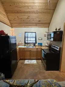 Cozy Cabin in the woods - Image 3