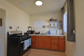 Cozy 1Br Farmington Townhouse | Yard + Fast WiFi - Image 3