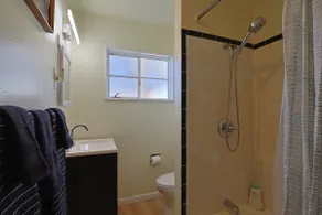 Cozy 1Br Farmington Townhouse | Yard + Fast WiFi - Image 4