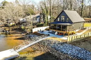 *NEW* Water𝙢𝙖𝙧𝙠 Villa - hot tub | lakefront - Image 2