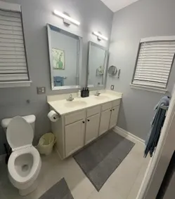 Mid/Longterm Spacious Home w/ First Floor King Bed - Image 4