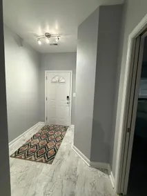 Mid/Longterm Spacious Home w/ First Floor King Bed - Image 5