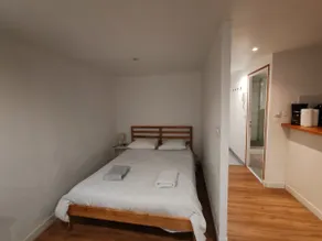 Apartment with balcony in the city center - Image 2