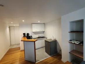 Apartment with balcony in the city center - Image 5