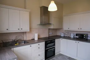 Two Perfect for large groups and secured free parking - Image 5