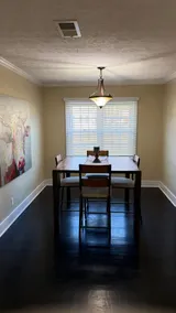The Retreat on 6th Street - Image 5