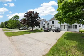 Family Townhome with outdoor pool access - Image 4