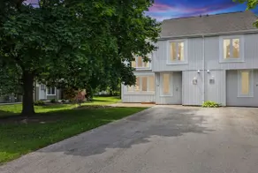 Family Townhome with outdoor pool access - Image 2
