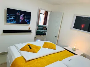 Central Suite: Fast Wi-Fi, Terrace, Private Parking - Image 4