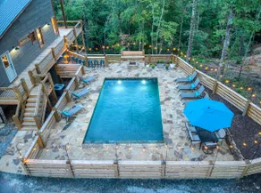 Luxury Retreat: Heated Pool, Spa, Games, Sleeps 16 - Image 3