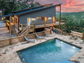 Luxury Retreat: Heated Pool, Spa, Games, Sleeps 16 - Image 2