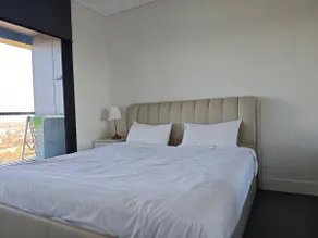 Modern Comfort Stay - Near Stadiums Green Spaces-19 - Image 4