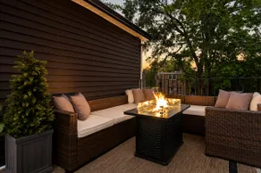 Cozy 4BR with Spa Tub Near UChicago & Obama Center - Image 5
