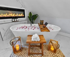 Cozy 4BR with Spa Tub Near UChicago & Obama Center - Image 3