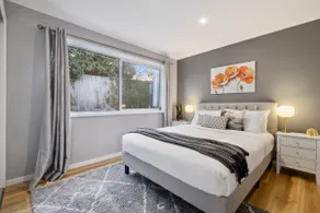 Gina's Retreat - Chic Comfort near Mount Taylor - Image 2