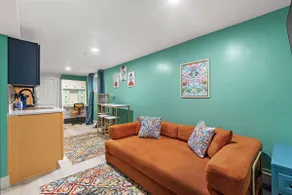 Cheerful Rainbow Suite • Near NYC - Image 3