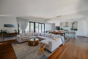 Coastal Heights - Stylish Pool Paradise for Families - Image 2