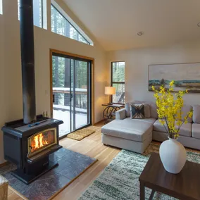 Beautiful Riverfront Cabin Near Ski Resorts - Image 3