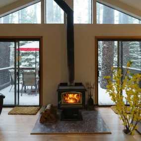 Beautiful Riverfront Cabin Near Ski Resorts - Image 2
