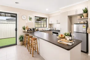 Spacious Home BBQ Spa Garden Close to Shops - Image 5