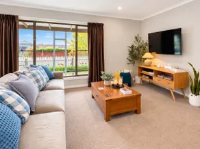 Spacious Luka Court Retreat, BBQ & Cozy Comforts, Ballarat - Image 3