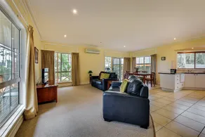 Spacious Two-Bedroom Cottage - Image 3