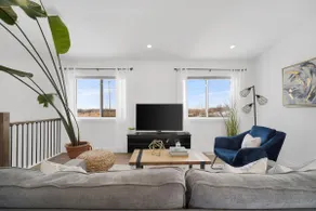 Chic & Comfortable Upper Suite w/ Parking Near DTK - Image 2