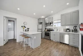 Chic & Comfortable Upper Suite w/ Parking Near DTK - Image 5