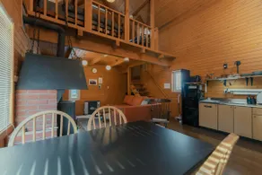 [Entire building] Wood-burning stove and loft in a warm wooden lodge | Apprentice Town | Maximum 4 guests - Image 3
