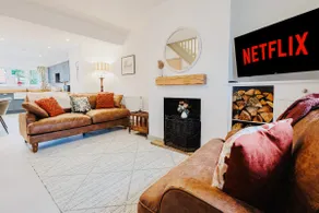 Kenilworth's Gem: Free Netflix, Prime & Disney - Image 2