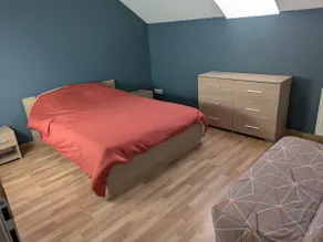4 bedroom apartment with double bed - Image 2