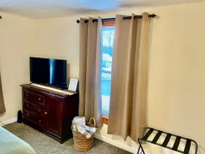 Warm & Welcoming Studio close to Utica University - Image 3